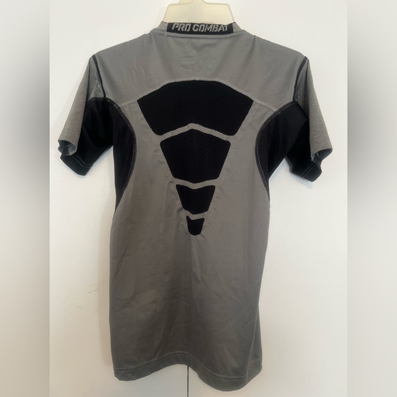 Nike compression shirt - Picture 4 of 4